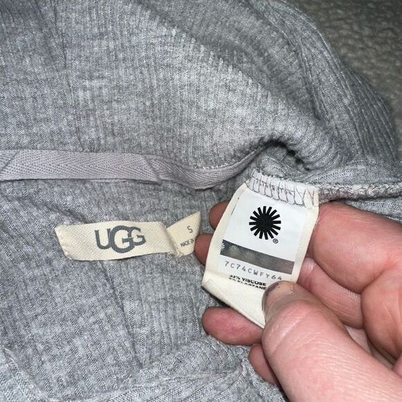 UGG Women’s Gray Ribbed Drawstring Hoodie Size Small - Picture 7 of 13